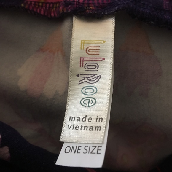 LuLaRoe Strawberry Print Leggings - Picture 6 of 7